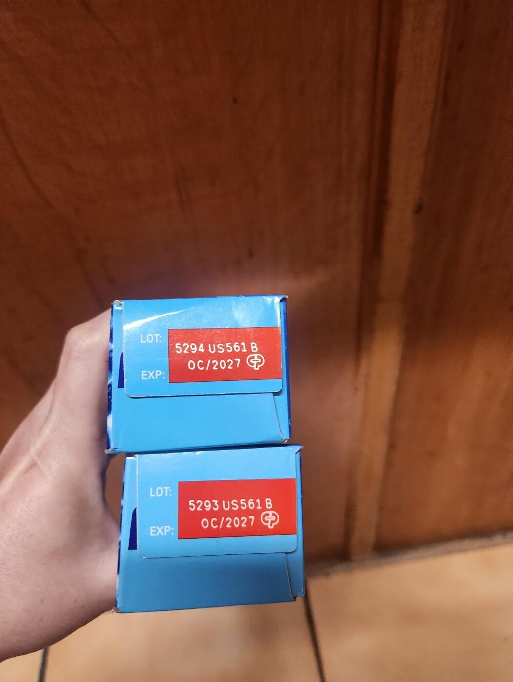 Colgate MaxFresh Toothpaste - Blue & Red Packaging (2 Pack) - Picture 3 of 3